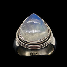 Load image into Gallery viewer, Moonstone Sterling Silver Oval Stone Ring | 8.5 | Blue Flash |