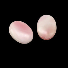 Load image into Gallery viewer, Conch Shell. Oval | 25x18x6mm | Pink White | 2 Bead(s)