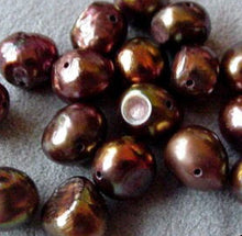 Load image into Gallery viewer, 17 Cocoaberry Nuggety FW Pearls 004471 - PremiumBead Primary Image 1