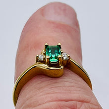 Load image into Gallery viewer, Emerald & White Diamonds Solid 14Kt Yellow Gold Solitaire Ring Size 6 3/4 9982Be