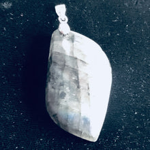 Load image into Gallery viewer, Labradorite Sterling Silver Natural | 1 1/2" Long | Blue/Gray | 1 Pendant |