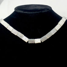 Load image into Gallery viewer, 2 Natural White Mother of Pearl Carved Shell Beads 4365