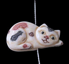 Load image into Gallery viewer, Calico Hand Carved & Scrimshawed Kitty Cat Waterbuffalo Bone Bead 4830K