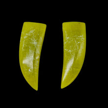 Load image into Gallery viewer, 2 Chartreuse Serpentine Jade Dragon Claw Beads 8948B