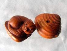 Load image into Gallery viewer, Carved Boxwood Kitty Cat On Clam Shell Ojime/Netsuke Bead - PremiumBead Alternate Image 3
