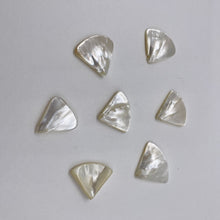 Load image into Gallery viewer, 5 Mother of Pearl 20x14x4mm to 27x22x4mm Briolette Beads 9601