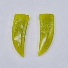 Load image into Gallery viewer, 2 Chartreuse Serpentine Jade Dragon Claw Beads 8948B