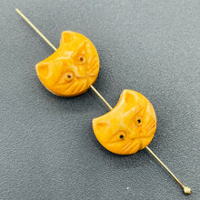 Load image into Gallery viewer, Cozy 2 Hand Carved Kitty Cat 11x13x6mm Pendant Beads 8631A