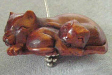 Load image into Gallery viewer, Mommy & Baby Carved Kitty Cats Boxwood Ojime/Netsuke Bead - PremiumBead Alternate Image 2