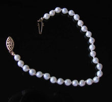 Load image into Gallery viewer, Creamy White 4.5mm FW Pearl & 14Kgf 7" Bracelet 9916F - PremiumBead Alternate Image 2