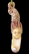 Load image into Gallery viewer, Splash Carved Mermaid W/ Pearl Centerpiece Bead 9140