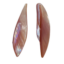 Load image into Gallery viewer, Pink Mussel Shell Designer Blade Cut Pendant Bead 4423C
