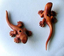 Load image into Gallery viewer, Gecko Carved & Signed Lizard Boxwood Ojime/Netsuke Bead - PremiumBead Alternate Image 3
