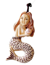 Load image into Gallery viewer, Splash Carved Mermaid W/ Pearl Centerpiece Bead 10072
