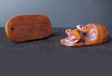 Load image into Gallery viewer, Hand Carved Mice in Slipper Boxwood Ojime/Netsuke Bead - PremiumBead Alternate Image 2