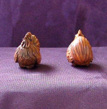 Load image into Gallery viewer, Rise & Shine! Carved Boxwood Rooster Bead 4128Ar
