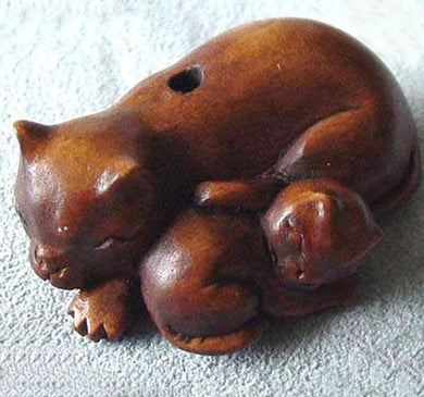 Mommy & Baby Carved Kitty Cats Boxwood Ojime/Netsuke Bead - PremiumBead Primary Image 1