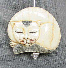 Load image into Gallery viewer, Cozy Carved Kitty Cat Waterbuffalo Bone Bead 4830x - PremiumBead Primary Image 1