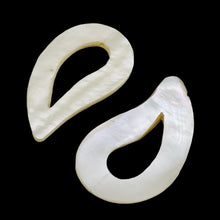 Load image into Gallery viewer, Picture Frame! 2 Mother of Pearl Beads 009582