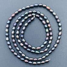 Load image into Gallery viewer, Rainbow Metalic Peacock FW Pearl Strand 101062