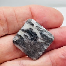 Load image into Gallery viewer, 1 Bead of Black & White Zebra Agate Pendant Beads 008615