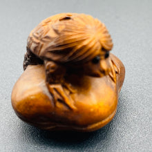 Load image into Gallery viewer, Carved Boxwood Turtle Man w/ Clam Ojime/Netsuke Bead