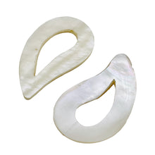 Load image into Gallery viewer, Picture Frame! 2 Mother of Pearl Beads 009582