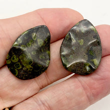 Load image into Gallery viewer, 1 Peridot Jasper Wavy Briolette Pendant Bead 006700
