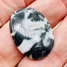 Load image into Gallery viewer, 1 Black & White Zebra Agate Oval Bead 008612