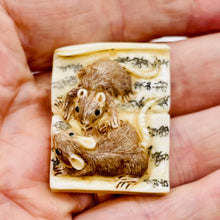 Load image into Gallery viewer, Bone Mouse Tile | 39x30x6mm | Brown White Black | 1 Pendant bead |