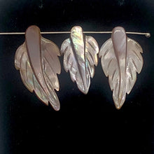 Load image into Gallery viewer, Premium Pink Mussel Shell Leaf Pendant Beads 4326E
