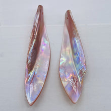 Load image into Gallery viewer, Pink Mussel Shell Designer Blade Cut Pendant Bead 4423A