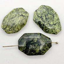 Load image into Gallery viewer, Exotic Russian Serpentine 29x18mm Pendant Bead Strand 108610