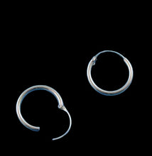 Load image into Gallery viewer, Sleek! Sterling Silver Hinged 18mm Hoop Earrings 9760