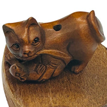 Load image into Gallery viewer, Kitty Cat Crouching Signed Netsuke Bead | 1 Netsuke Bead | | 27x15x19mm | Brown

