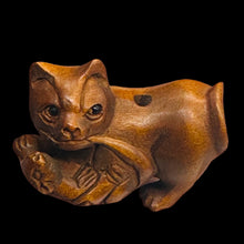 Load image into Gallery viewer, Kitty Cat Crouching Signed Netsuke Bead | 1 Netsuke Bead | | 27x15x19mm | Brown
