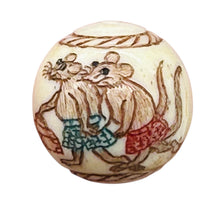 Load image into Gallery viewer, Mice on Vacation Scrimshaw Walking | 20mm | Cream, Red, Brown, Blue | 1 Beads
