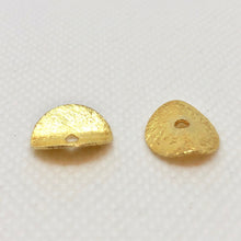 Load image into Gallery viewer, 2 Designer Brushed 22K Vermeil Wavy Disc Beads 9089
