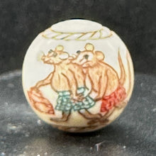 Load image into Gallery viewer, Mice on Vacation Scrimshaw Walking | 20mm | Cream, Red, Brown, Blue | 1 Beads
