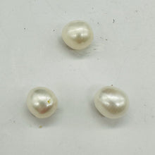 Load image into Gallery viewer, 3 Natural White 12 to10mm Pear-Shape FW Pearls 3104
