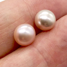 Load image into Gallery viewer, Natural Lavender Pearl (1) Pair 8.5mm 1/2 Drilled 003914
