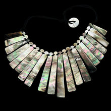 Load image into Gallery viewer, Elegant Tahitian Mother of Pearl Shell 15 to 17 inch Collar Necklace 107216

