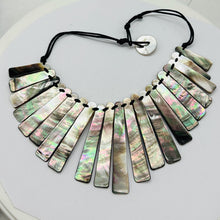 Load image into Gallery viewer, Elegant Tahitian Mother of Pearl Shell 15 to 17 inch Collar Necklace 107216
