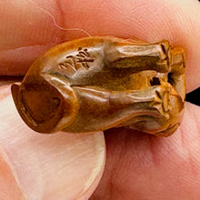 Load image into Gallery viewer, Kitty Cat Crouching Signed Netsuke Bead | 1 Netsuke Bead | | 27x15x19mm | Brown
