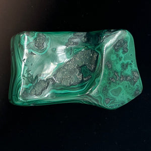 Malachite 78g Polished Gemstone FreeForm Worry Stone | 40x42x12mm | Green |