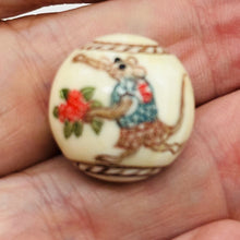 Load image into Gallery viewer, Mice on Vacation Scrimshaw Walking | 20mm | Cream, Red, Brown, Blue | 1 Beads
