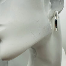 Load image into Gallery viewer, Sleek! Sterling Silver Hinged 25mm Hoop Earrings 9770

