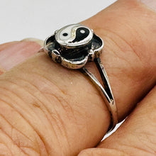 Load image into Gallery viewer, Onyx Mother of Pearl Yin Yang Square Sterling Silver Ring | 7 | White, Black |
