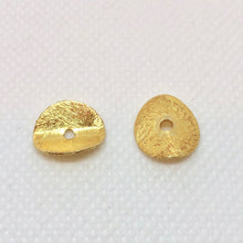 Load image into Gallery viewer, 2 Designer Brushed 22K Vermeil Wavy Disc Beads 9089

