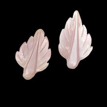 Load image into Gallery viewer, 2 Velvety Pink Mussel Shell Leaf Pendant Beads 4326B
